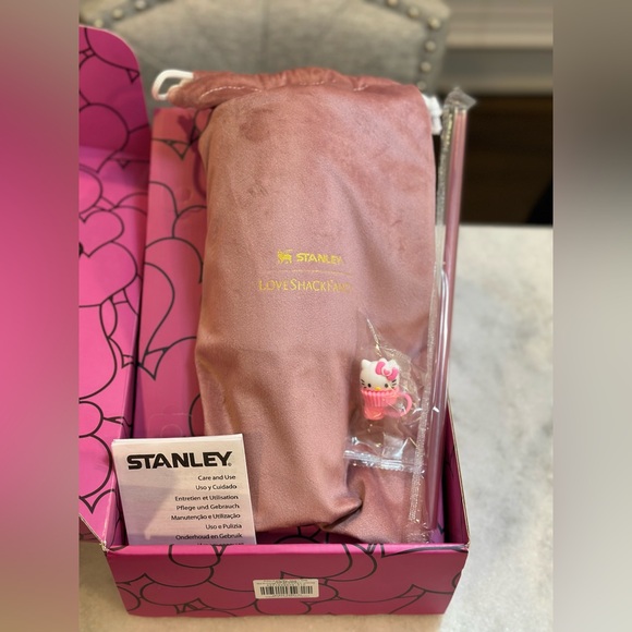 Hello Kitty Stanley Limited Edition Valentine's Day Pink Tumbler, 40oz - Picture 10 of 11